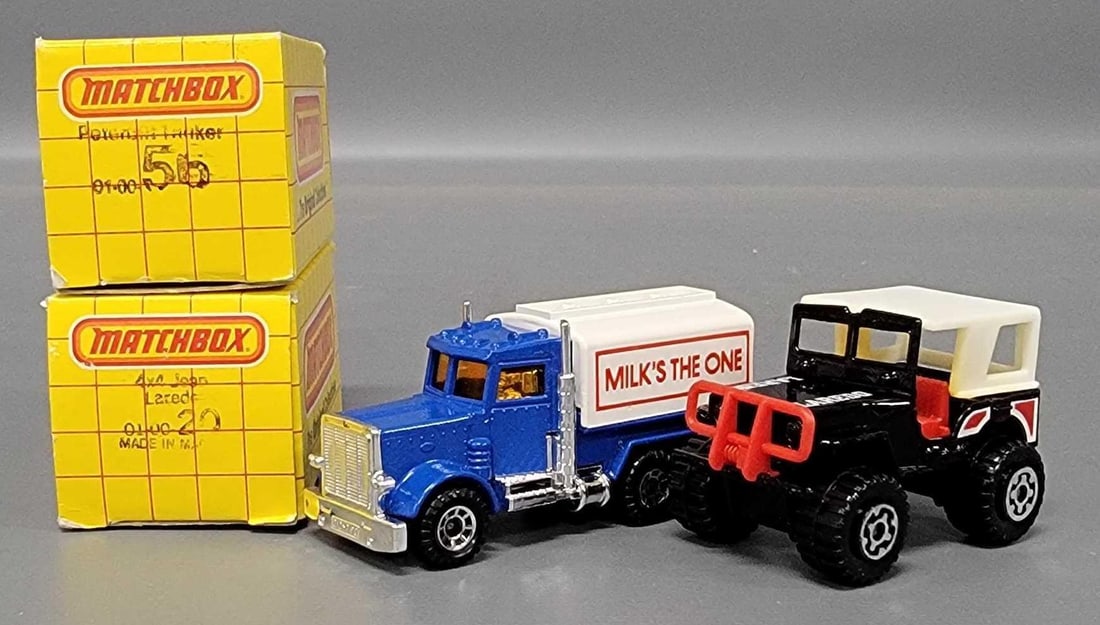 Two Matchbox cars No 20 black Jeep and No 56 blue Peterbilt in original boxes (1 of 11)