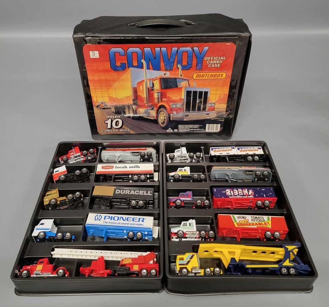 Matchbox Convoy Official Carry case with 10 Convoy Trucks and Trailers (1 of 11)