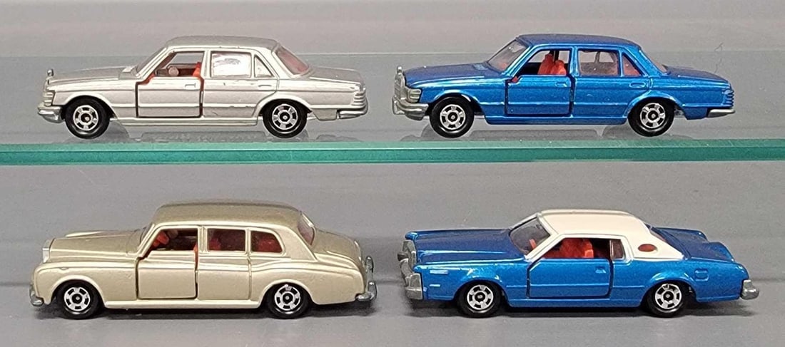 Four Tomica cars Mercedes Benz, Rolls-Royce Phantom VI and Lincoln Contniental Mark IV (1 of 6)