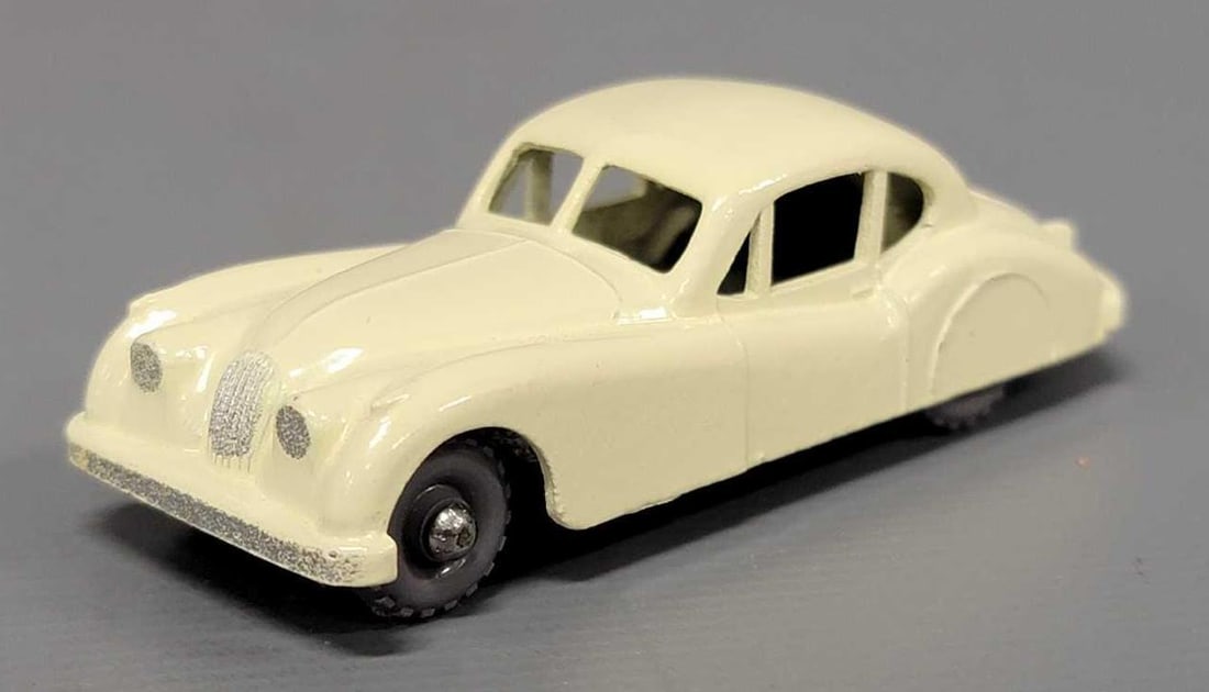 Matchbox 32 Jaguar XK140 GPW: Matchbox 32 Jaguar XK140 with gray plastic wheels in near mint condition, without original box as seen in the photos