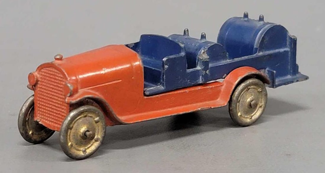 Tootsietoy Hook and Ladder fire truck: Tootsietoy Hook and Ladder fire truck in excellent condition missing the ladders and has some paint wear as seen in photos.