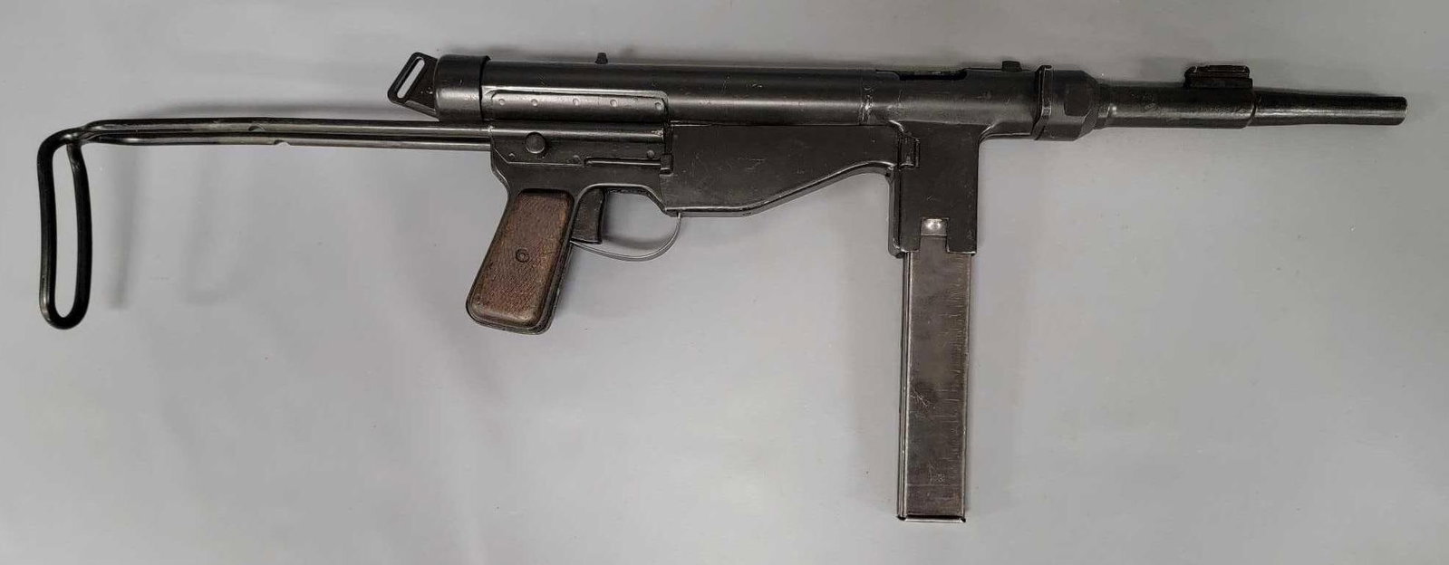 De-Activated M-48 Kriegsmarine Grease Gun: De-Activated M-48 Kriegsmarine Grease Gun in very good condition aas seen in the photos.