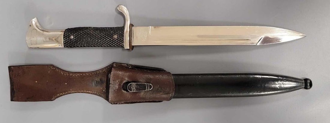 WWII K98 Dress Dagger and Scabbard: WWII K98 Dress Dagger and Scabbard and Frog in excellent condition as seen in the photos.