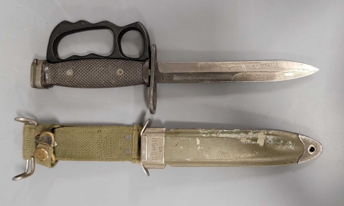 Vietnam War era US M8A1 WD M7 Bayonet Fighting Knife and Scabbard: Vietnam War era US M8A1 WD M7 Bayonet Fighting Knife and Scabbard in very good to excellent condition as seen in the photos.
