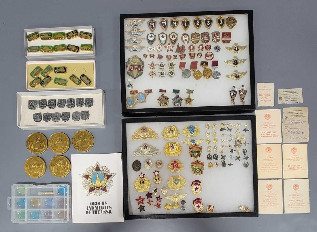Large collection of Modern Russian Memorial, ephemera, Military items: Large collection of Modern Russian Memorial, ephemera, Military items. Consisting of military badges, large memorial medallions, and more in excellent to near mint condition as seen in the photos.