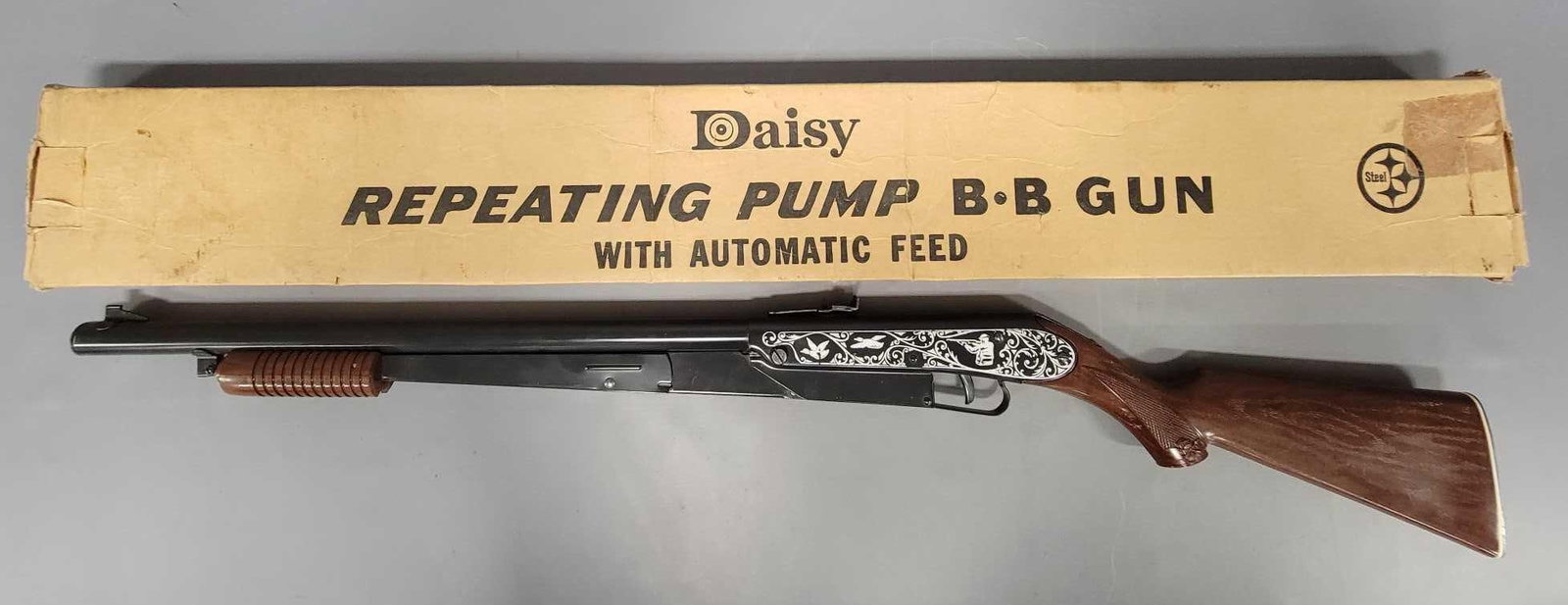 Daisy model 25 pump action BB Gun in original box: Daisy Model 25 pump action BB Gun in new condition in a good original box as seen in the photos.