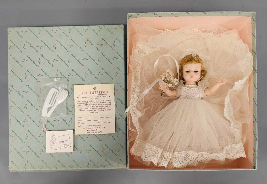 Vintage Madame Alexander Wendy bride doll in original box (1 of 12)