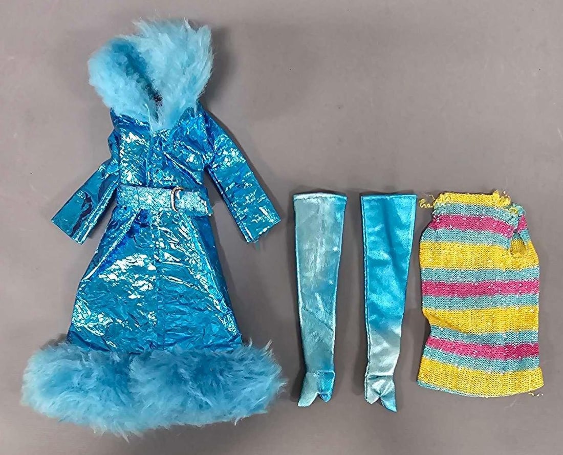 Vintage Barbie Maxi N Mini Outfit: Vintage Barbie Maxi N Mini Outfit no 1799 is in excellent condition and is complete as seen in the photos.