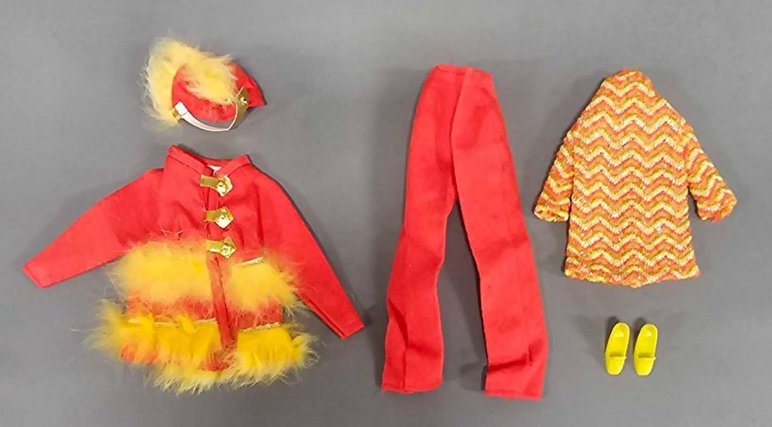 Vintage Barbie Fur Sighted outfit by Mattel: Vintage Barbie Fur Sighted outfit no 1796 is complete and in excellent condition as seen in the photos.