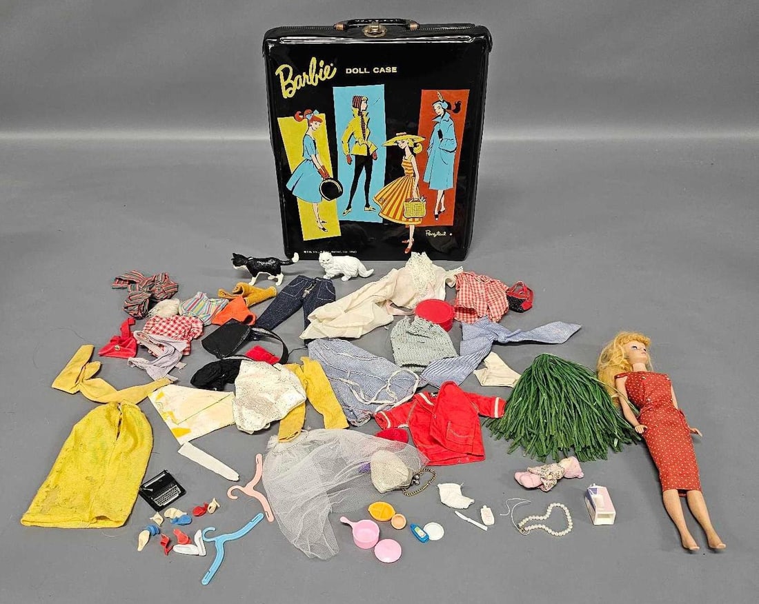 Vintage 1961 Ponytail Barbie doll case with Barbie doll, clothes and accessories by Mattel (1 of 16)