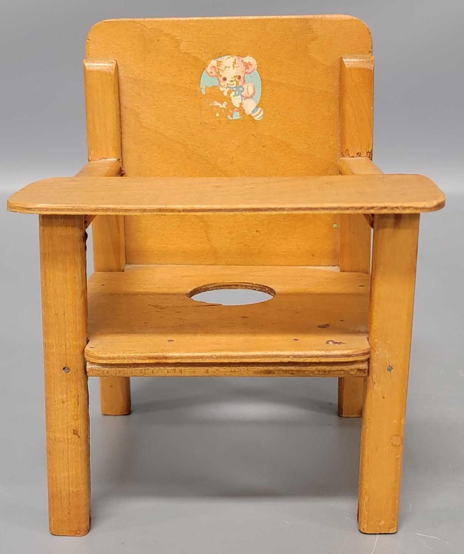 10 inch vintage original Linda Lee potty chair: 10 inch vintage original Linda Lee potty chair is in excellent condition with some of the teddy decal rubbed off and the green potty cup is missing as seen in the photos.