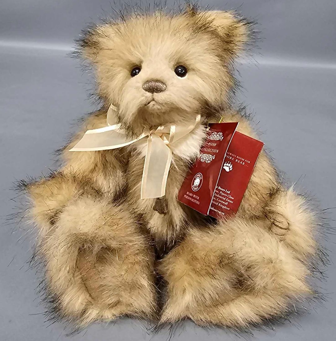 Charlie Bears 11 inch Plush Collection Gumbo plush: Charlie Bears 11 inch Plush Collection Gumbo plush CB191911B is in excellent condition and comes from an adult owned, smoke-free, pet-free home that has never been played with as seen in the photos.