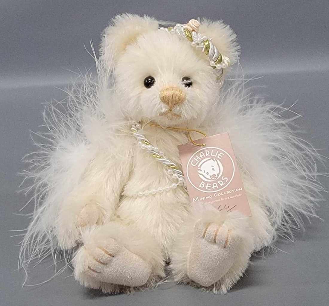 Charlie Bears 7 inch Minimo Collection Sugar Lump plush: Charlie Bears 7 inch Minimo Collection Sugar Lump limited edition 47 of 2000 plush is in excellent condition and comes from an adult owned, smoke-free, pet-free home that has never been played with as
