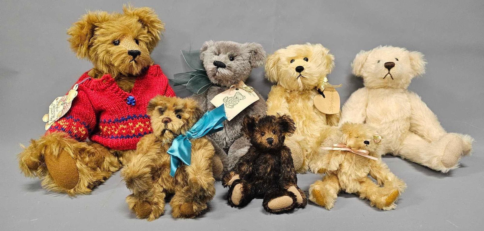 Mixed group of eight vintage mohair bears with glass eyes (1 of 8)