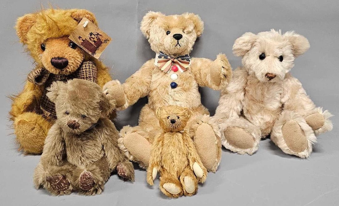 Five vintage artisan mohair bears (1 of 5)
