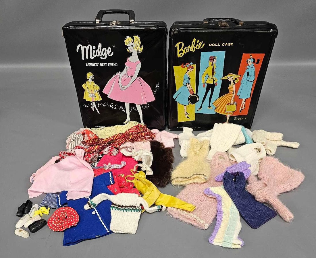Vintage black Ponytail Barbie case and Midge Barbies Best Friend case with clothes by Mattel (1 of 7)