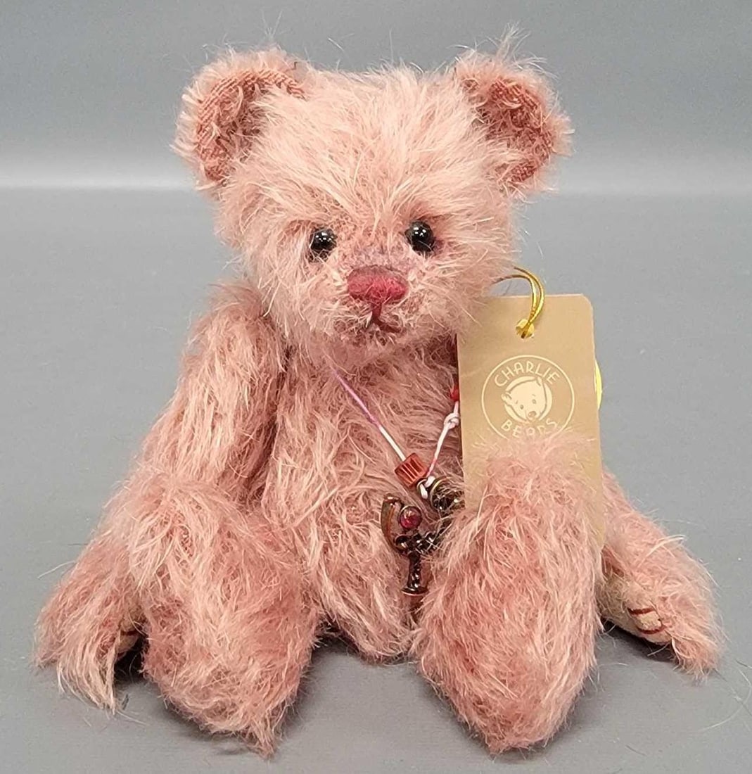 Charlie Bears 6 inch Minimo Collection Cosmopolitan plush: Charlie Bears 6 inch Minimo Collection Cosmopolitan no 567 of 2000 plush is in excellent condition and comes from an adult owned, smoke-free, pet-free home that has never been played with as seen in t