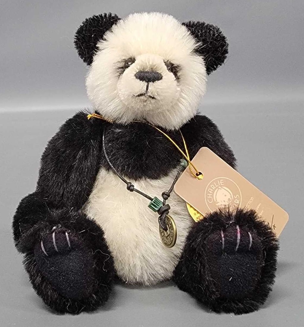 Charlie Bears 7 inch Minimo Collection Little One plush: Charlie Bears 7 inch Minimo Collection Little One no 512 of 2000 plush is in excellent condition and comes from an adult owned, smoke-free, pet-free home that has never been played with as seen in the