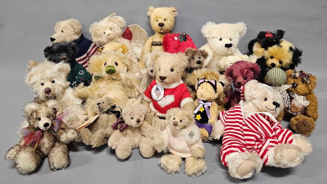 Large group of mixed artisan bears (1 of 4)