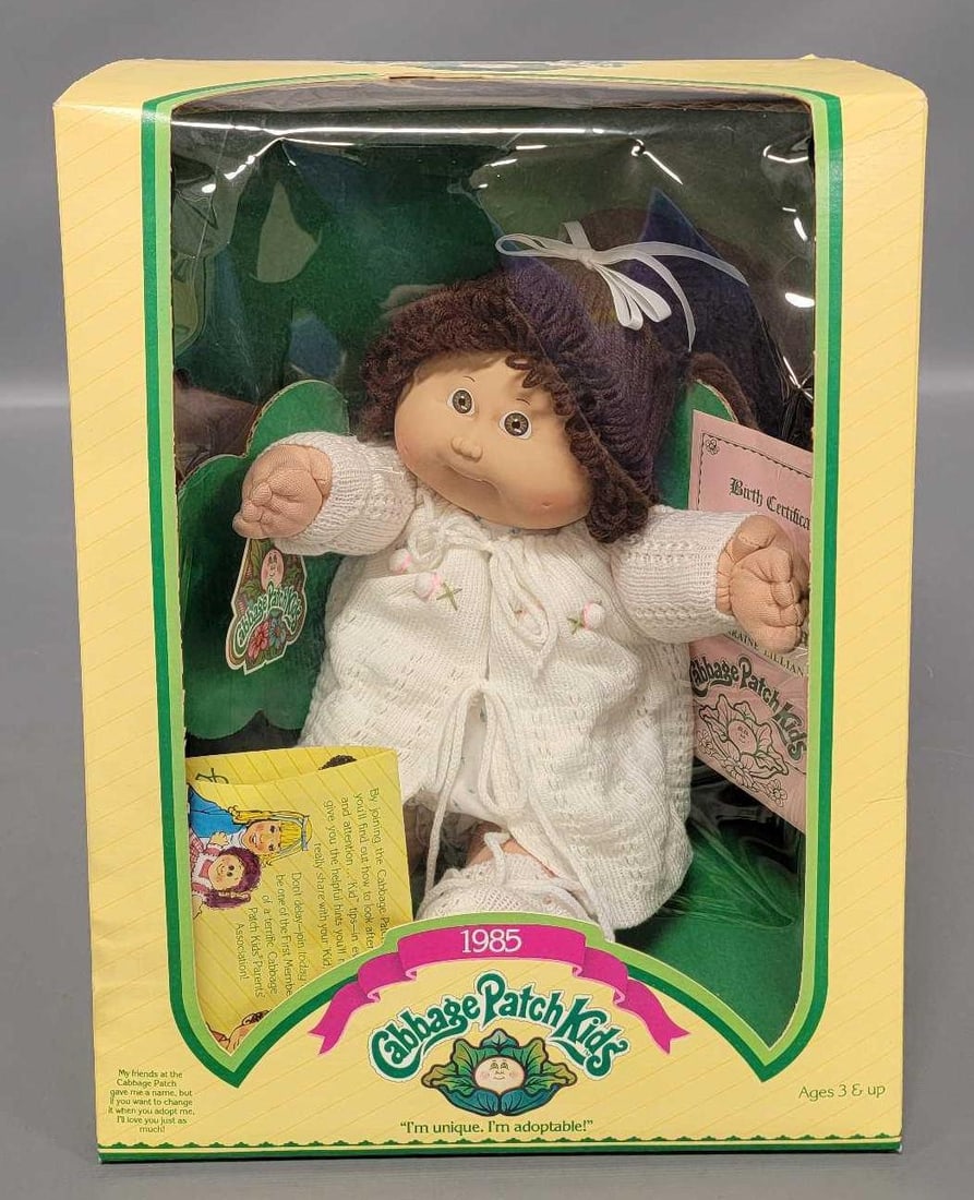 Vintage Coleco Cabbage Patch Kids doll with brown ponytail and brown eyes in original box (1 of 6)