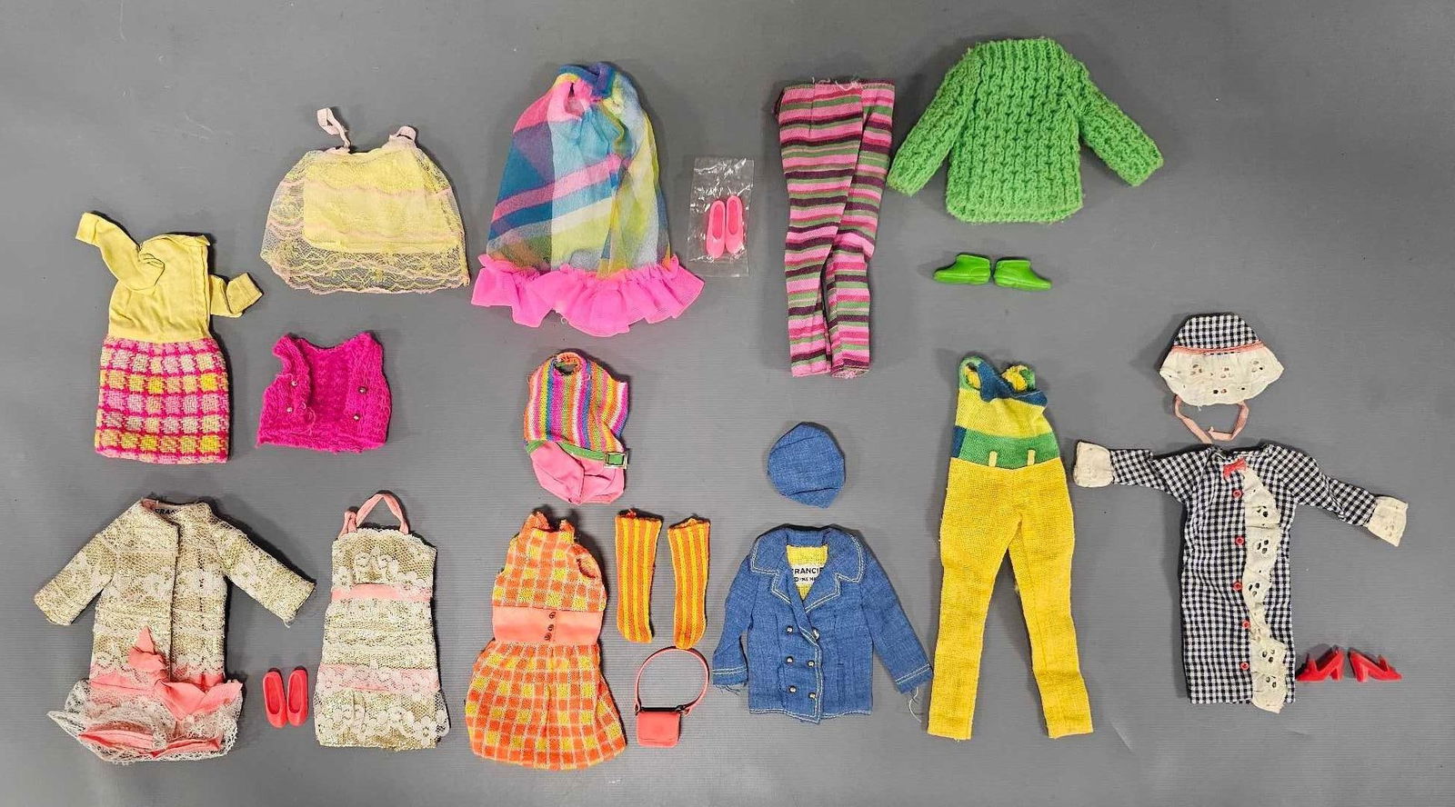 Nine vintage Francie Barbie outfits by Mattel (1 of 6)
