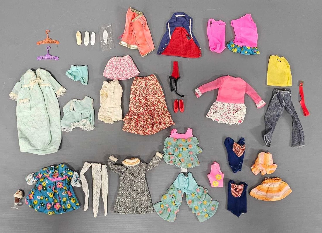Nine vintage Barbie Skipper outfits and misc items by Mattel (1 of 6)