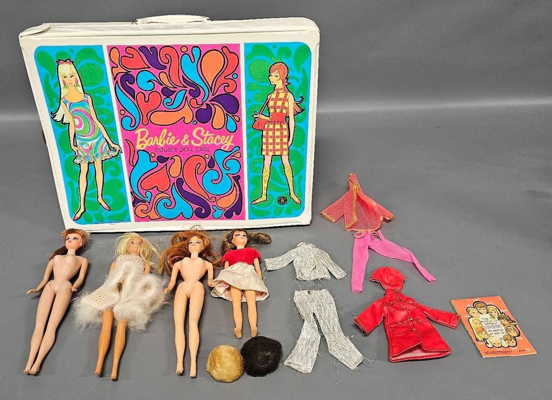 Rare vintage 1967 Barbie and Stacey double doll case with four dolls and some clothes by Mattel (1 of 18)