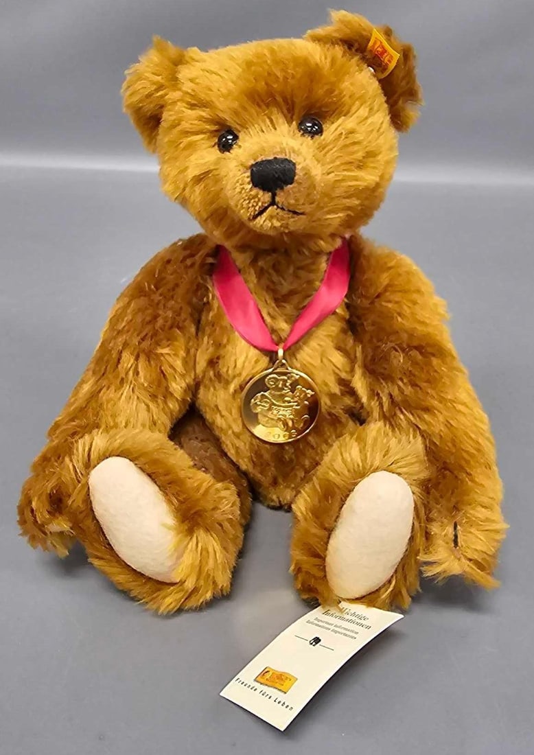 Steiff 9 inch 2003 Danbury Mint Button in Ear medal teddy bear (1 of 6)