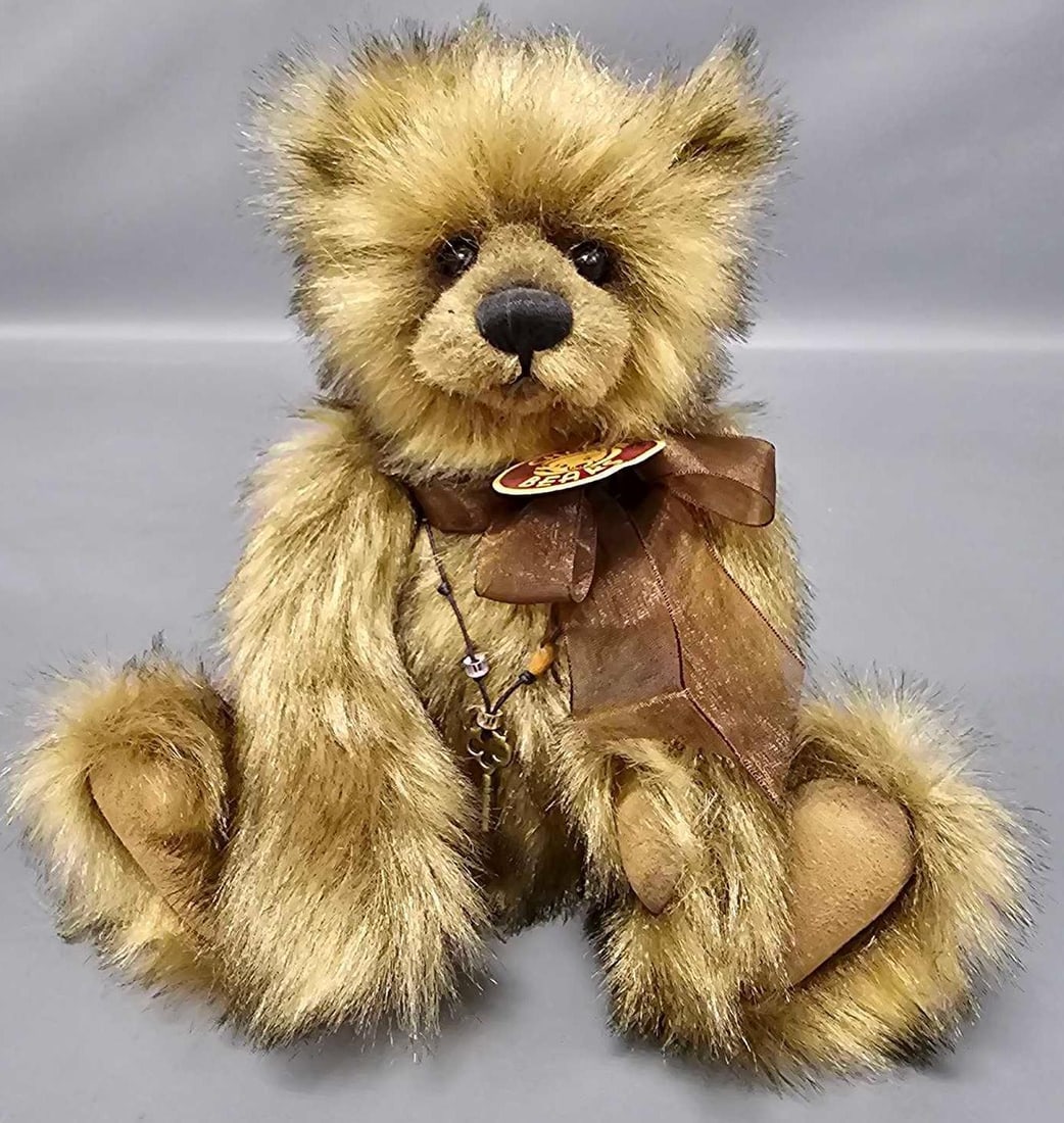 Charlie Bears 11 inch Sparrow plush: Charlie Bears 11 inch Sparrow plush CB131352 is in excellent condition and comes from an adult owned, smoke-free, pet-free home that has never been played with as seen in the photos.