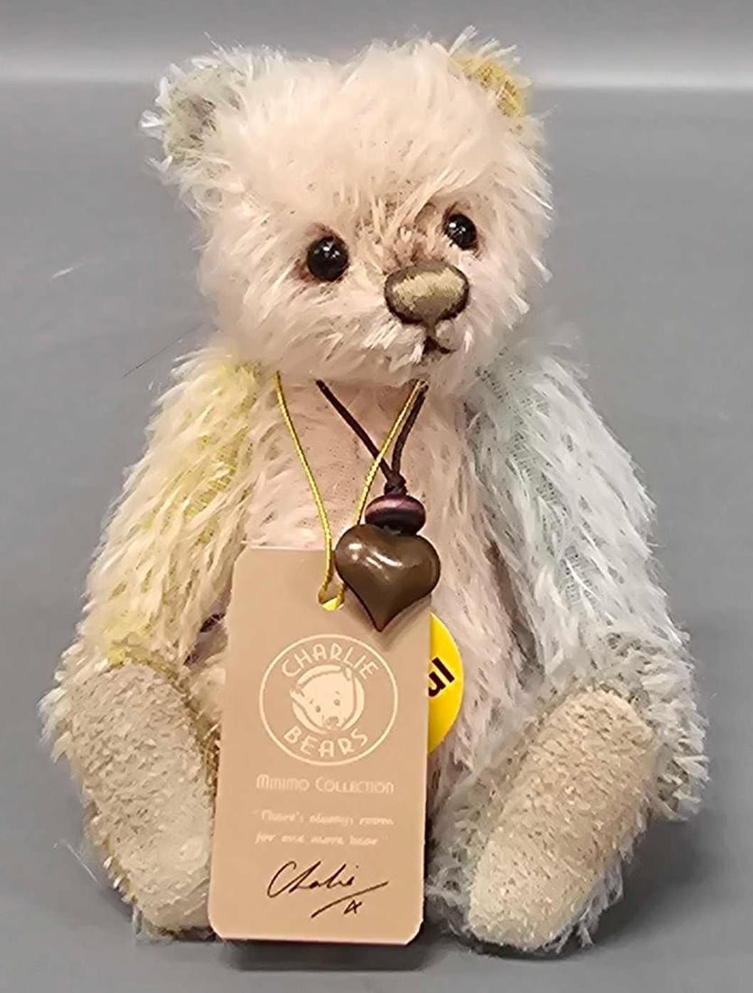 Charlie Bears 6 inch Minimo Collection Teeny plush: Charlie Bears 6 inch Minimo Collection Teeny no 207 of 2000 plush is in excellent condition and comes from an adult owned, smoke-free, pet-free home that has never been played with as seen in the phot
