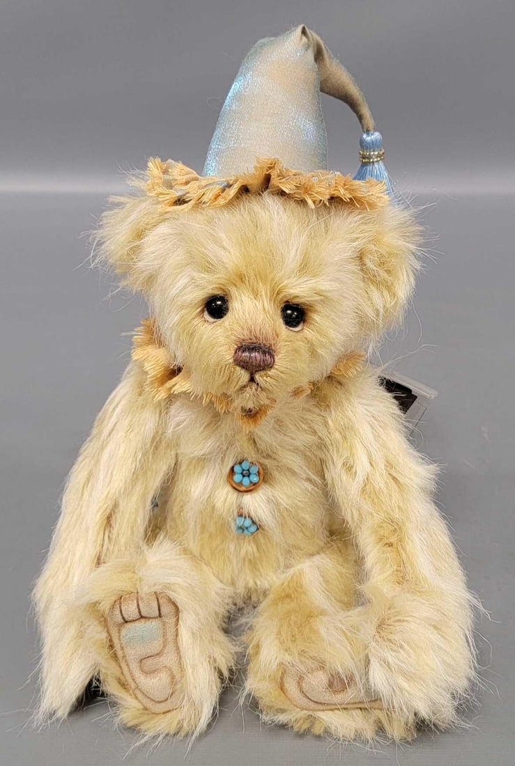 Charlie Bears 12 inch Isabelle Collection 2019 Pinto plush: Charlie Bears 12 inch Isabelle Collection 2019 Pinto SJ 5937A Pinto no 139 of 300 plush is in excellent condition and comes with Certificate of Authenticity. Comes from an adult owned, smoke-free, pet