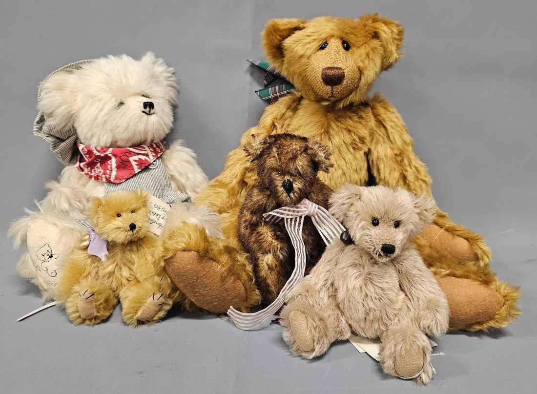 Group of five vintage artisan bears with mohair and glass eyes (1 of 5)