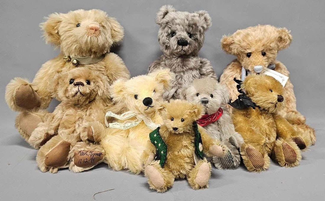 Group of eight vintage mohair artisan bears with mohair and glass eyes (1 of 9)