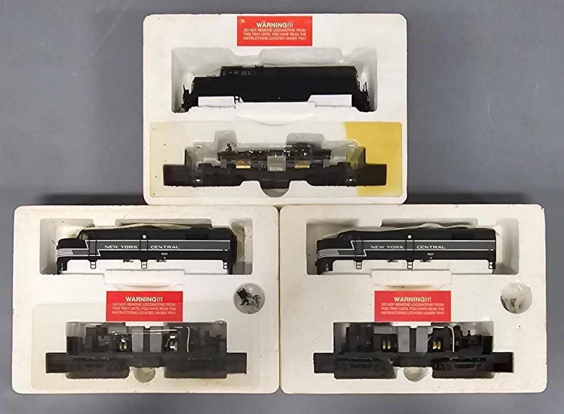 Three Life Like HO Locomotives in original foam inserts (1 of 4)