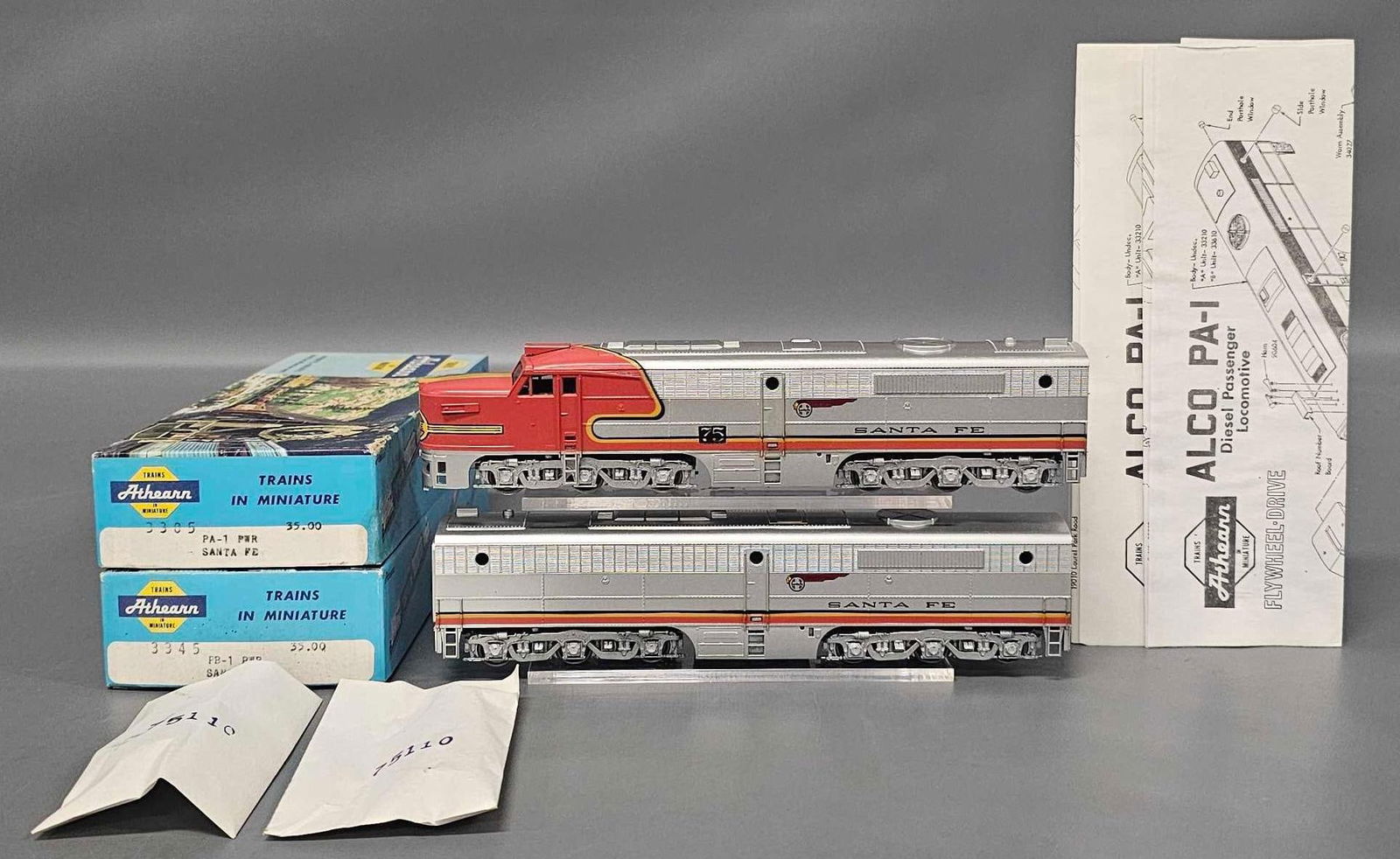 Two Athearn PA-1 and PB-1 Santa Fe Locomotives in original boxes (1 of 13)