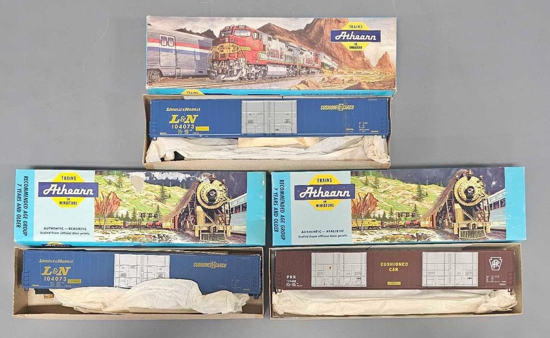 Three Athearn 86' Hi-Cube Box car kits in original boxes: Three Athearn 86 foot Hi-Cube Box car kits in original boxes to include two Louisville and Nashville stock numbers 1971 road numbers 10473 and a Pennsylvania stock number 1991 road number 125468, 9-10