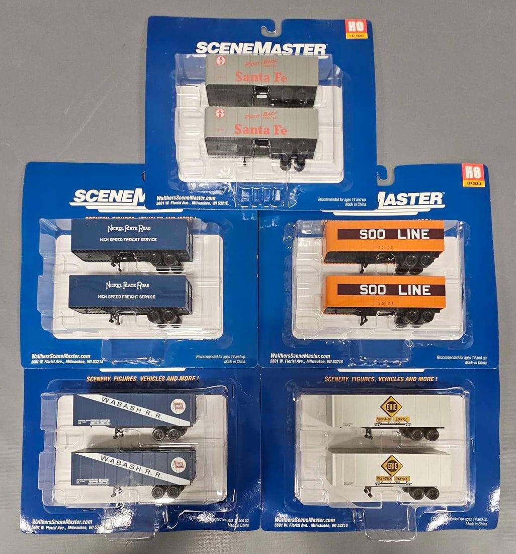 Five Walthers 2-pack Scene Master Cargo Trailers in blister packs (1 of 5)
