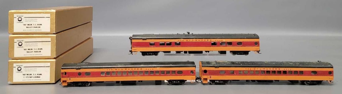 Three Oriental Limited HO brass Milwaukee Road Hiawatha passenger cars in Obs (1 of 10)