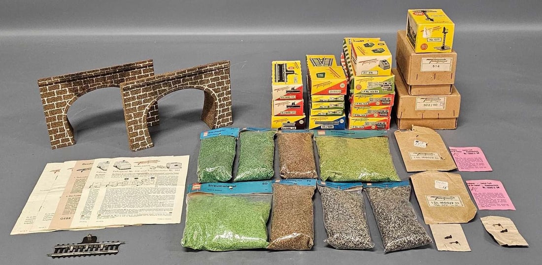 Vintage Fleischmann HO gauge tracks and accessories plus Herpa grass and more (1 of 12)