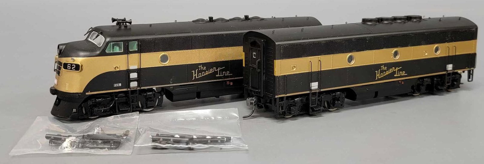 Plastic HO Monon F7/9 diesel locomotive AB set: Plastic HO Monon F7/9 diesel locomotive AB set. These show moderate run time and are C7-8 as seen in the photos.