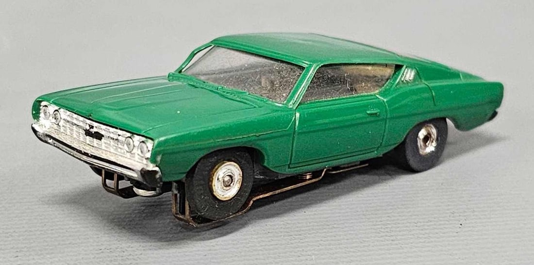 Aurora Thunderjet green Ford Torino slot car (1 of 10)