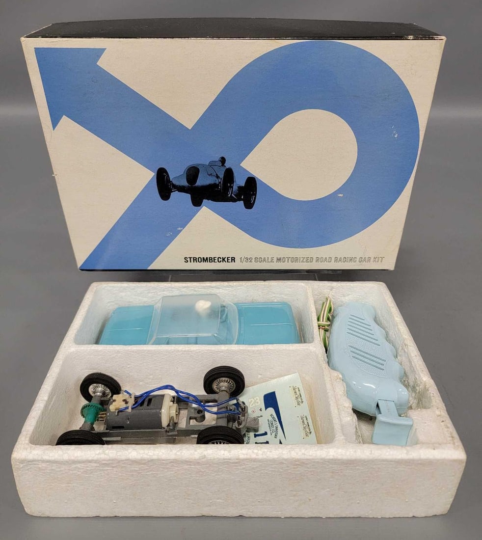 Strombecker 1/32 1962 Galaxie hardtop slot car kit in original box: Strombecker 1/32 1962 Galaxie hardtop slot car kit in original box. Kit is in excellent condition and the chassis has been run at some time. The body is in excellent or better condition and it comes w