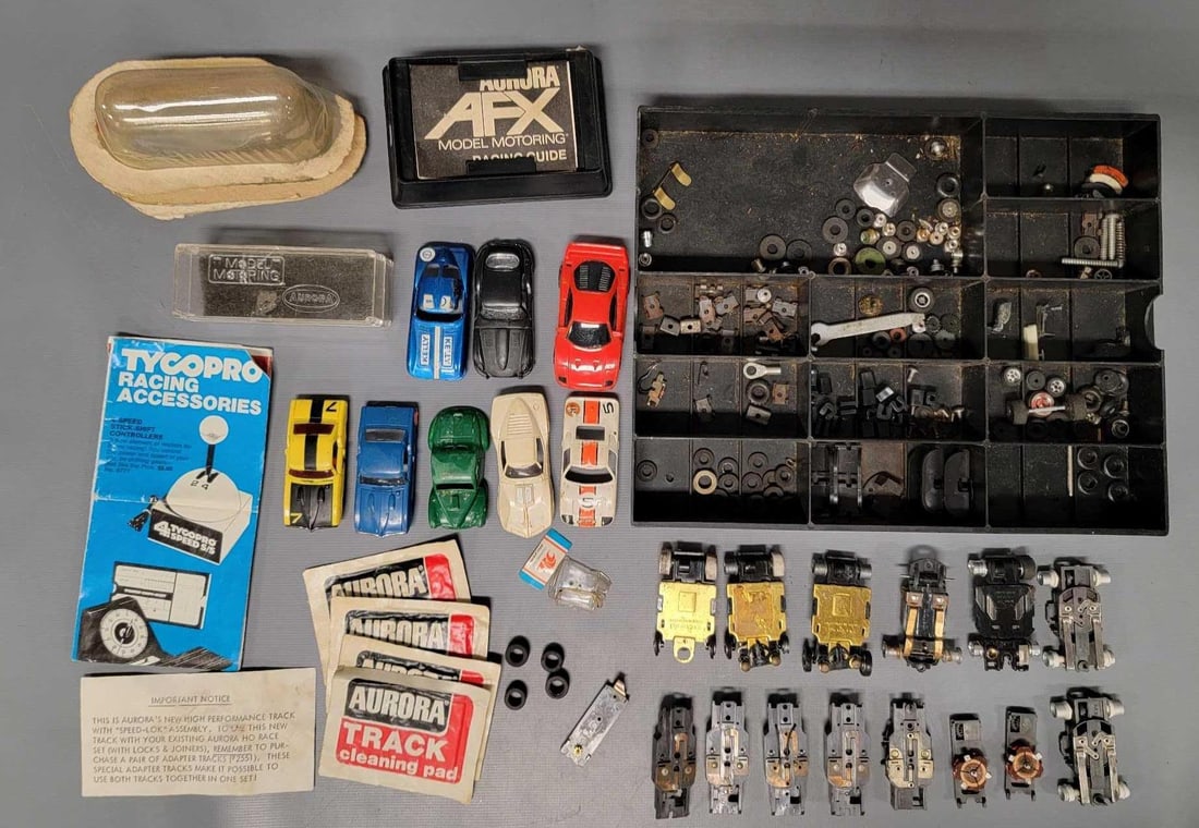 Aurora Thunder Jet pit kit Tyco pro parts group: Aurora Thunder Jet pit kit parts group. Includes all the bodies chassis and parts as seen in the photos.