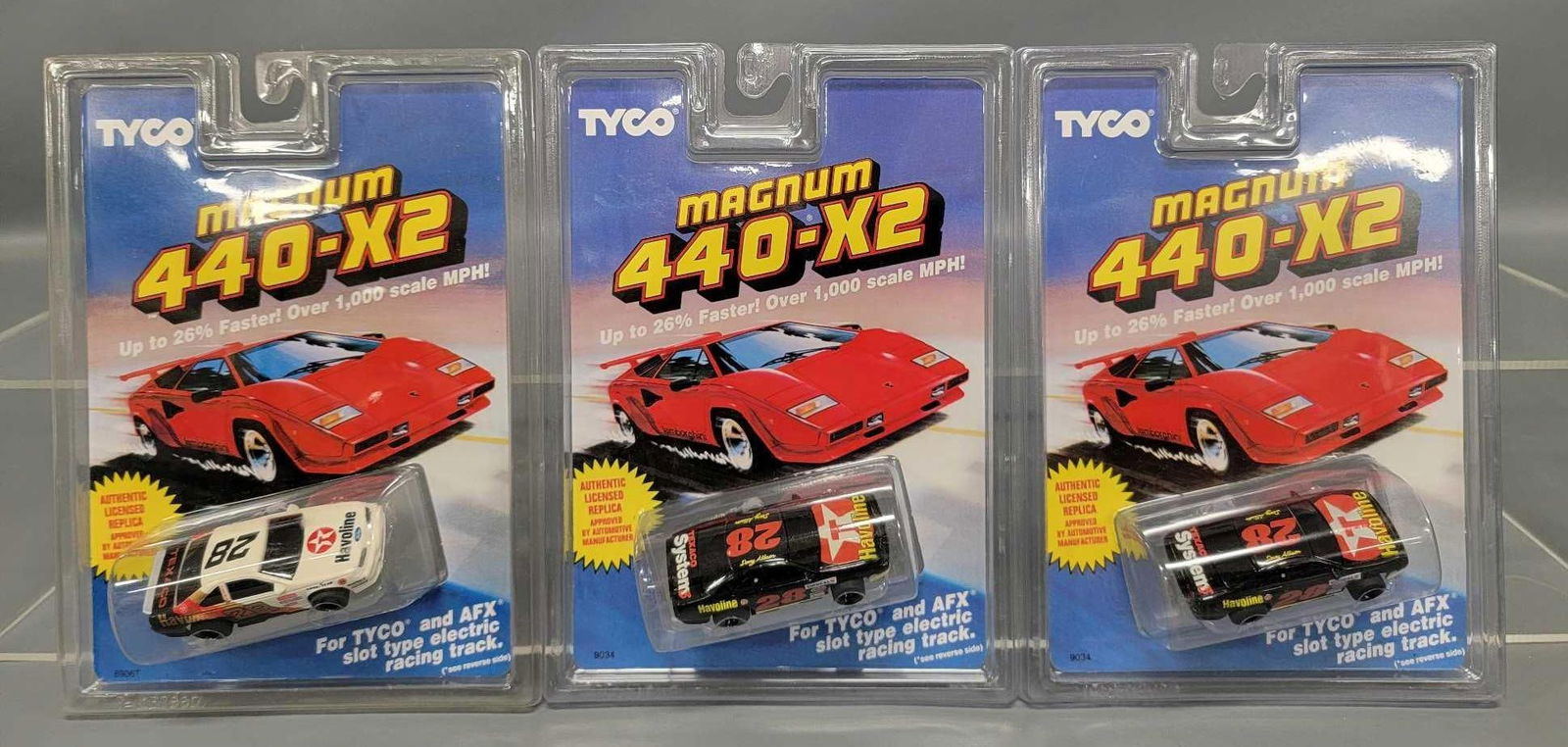 Three Tyco Magnum 440-X2 28 Havoline NASCAR HO slot cars on blister cards (1 of 8)