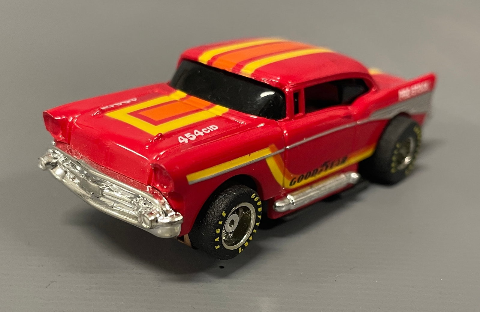 Tyco Magnum 440-X2 pro stock Chevy HO slot car with chrome pipes: Tyco Magnum 440-X2 pro stock Chevy HO slot car with chrome pipes, chassis shows very minimal run time and runs perfectly with a near mint to mint body as seen in the photos.