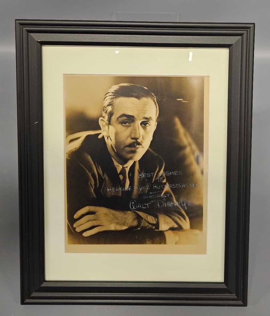 Vintage signed and inscribed sepia 7 x 9 Walt Disney photograph (1 of 5)