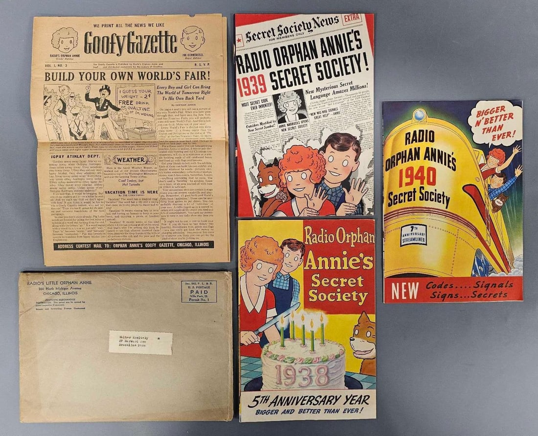 Three Radio Orphan Annie Secret Society code books plus a Goofy Gazette in mailer (1 of 19)