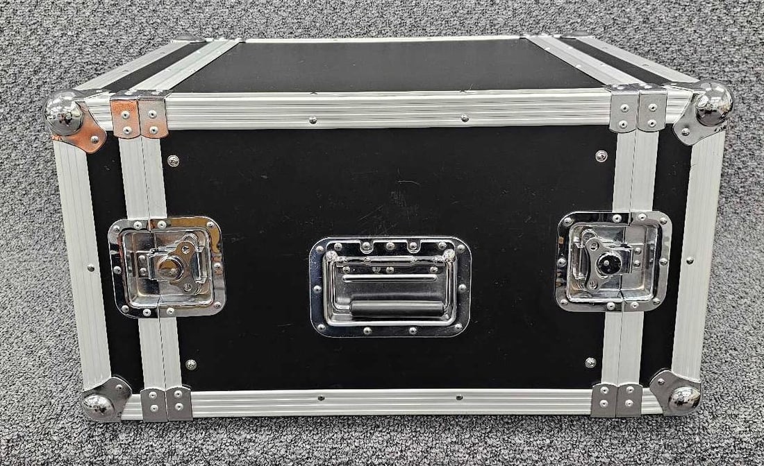 ATA rack mount flight road case for effects units (1 of 13)