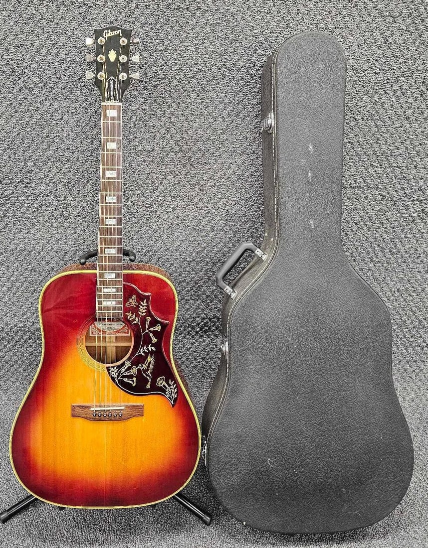 1973-75 cherry sunburst Gibson Hummingbird Custom in original hard case (1 of 20)