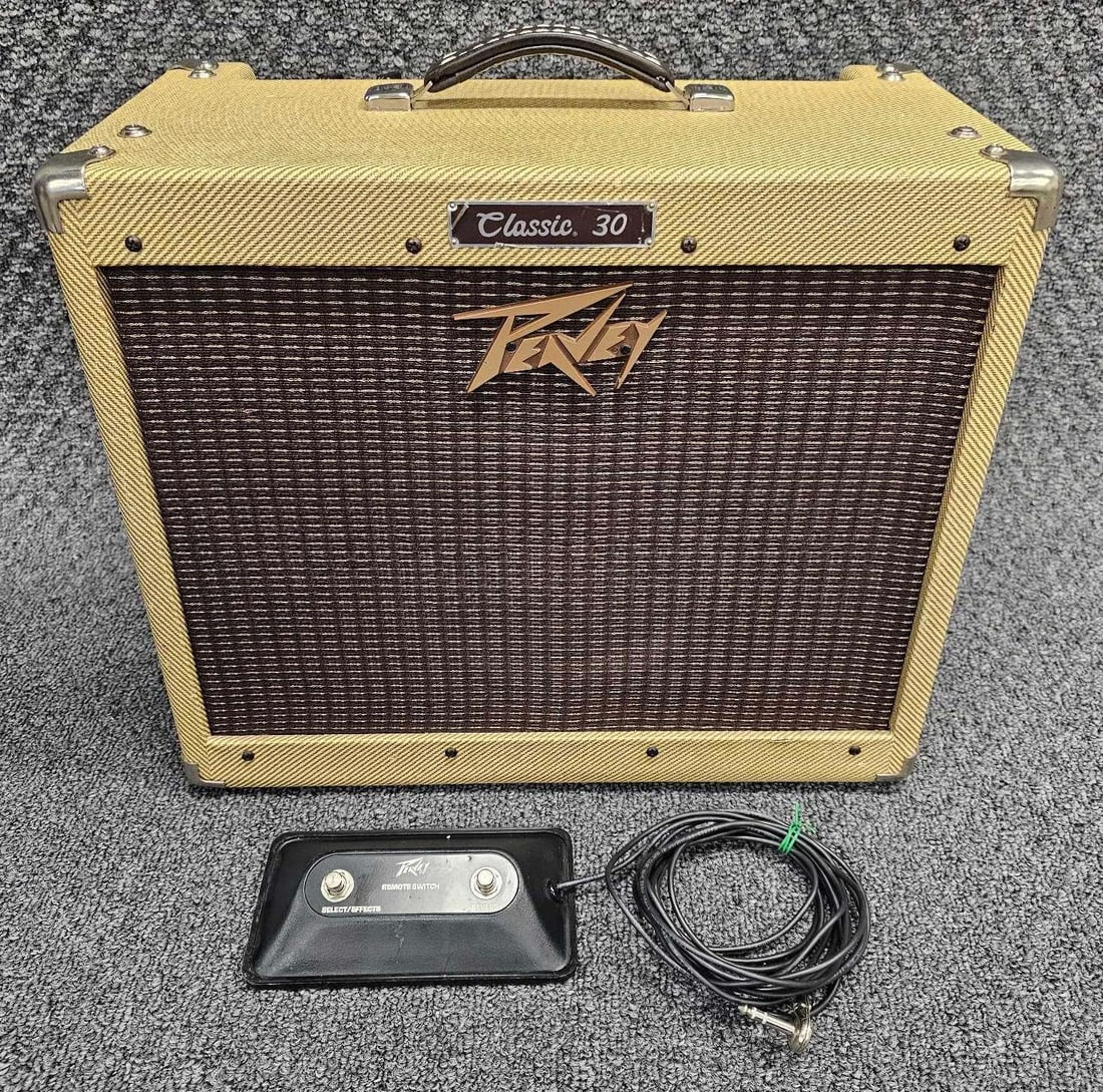 Peavey Classic 30 tube guitar amp with foot switch (1 of 18)